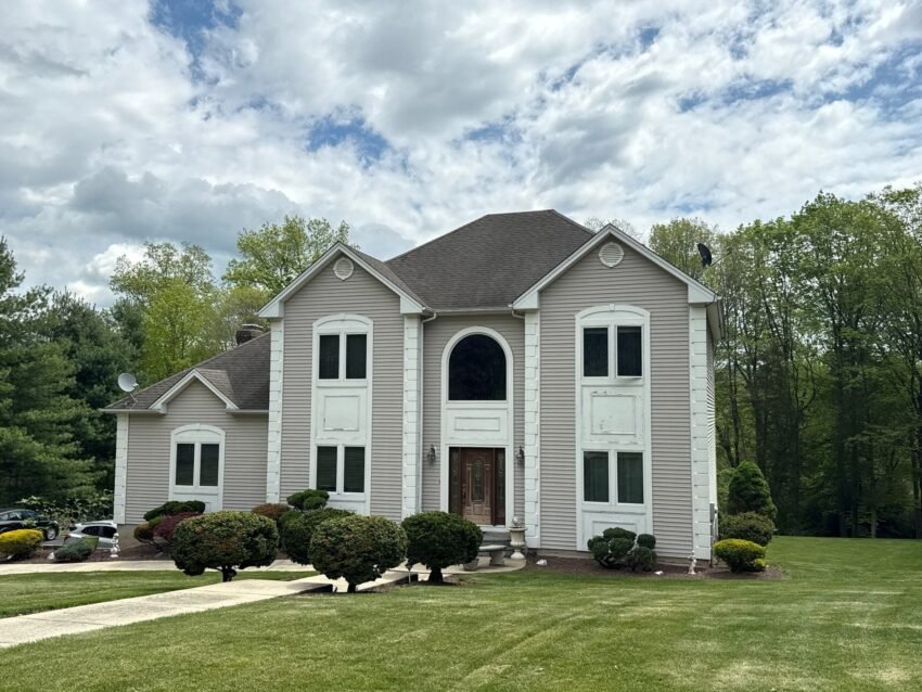 House in North Branford CT, with its roof already repaired and in perfect condition